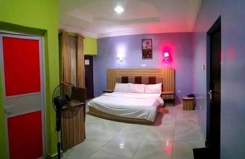 Ikom Hotel | Side View Hotel
