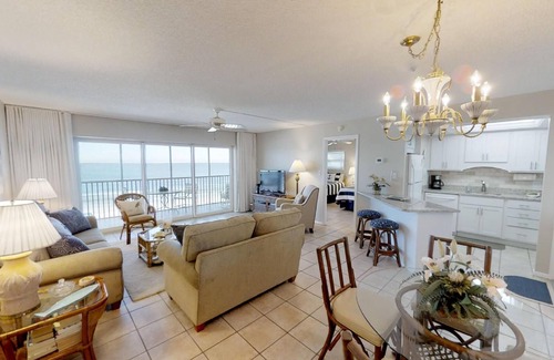 Siesta Key Condo | Siesta Key 5th Floor Center Front Condo on Crescent Beach 180' Panoramic Views