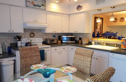 Siesta Key House | Siesta Key Townhome across from Pristine Sand & Blue Waters 2b/2b king queen