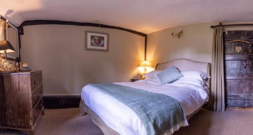Lacock Hotel | Sign of the Angel