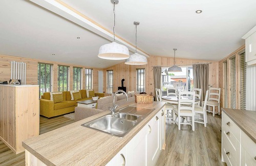 Honiton Ski Chalet | Signature Spa Five Pet