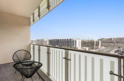 Al Raha Beach Apartment | Silkhaus Modern 2BDR Near Banks of Al Rahah