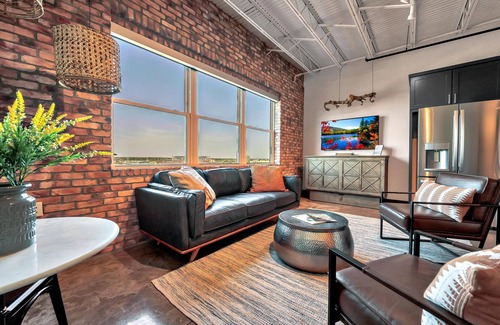 Brazos Condo | Silocation- Downtown luxury, free parking, walking distance to Silos/downtown