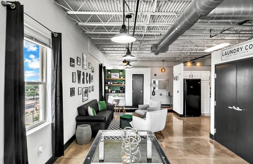 Brazos Condo | Silos Studio