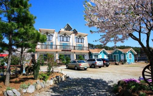 Taean House | Silver Glowing Sea Pension