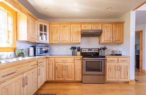 Pittsfield House | Silver Lake Cabin w/Own Lake near Cooperstown