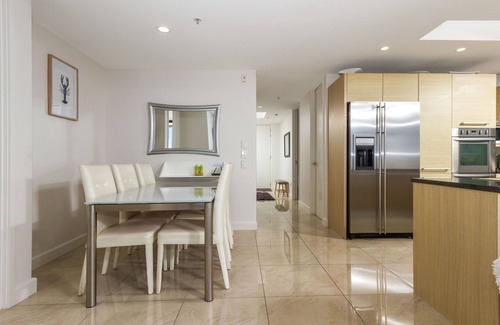 Nelson Apartment | Silver Sands - Beautiful Penthouse-level Beachside Apartment