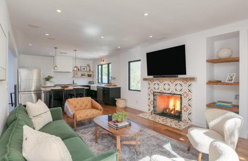 Silver Lake House | Silver Screen by AvantStay Luxe Backyard Escape