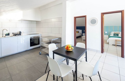Sao Bernardino Apartment | Silvercoast Apartments - Bells - Swimming pool, Jacuzzi & amazing sea views