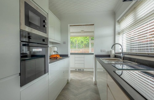 Newcastle-Under-Lyme House | Silverdale Secret Gem with Private Garden | Pass the Keys