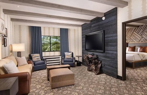 Enterprise Hotel | Silverton Hotel and Casino, Luxe Lodge Suite
