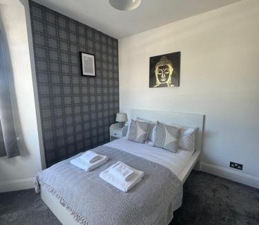 Heaton Apartment | Simonside Apartment - 3 bedrooms