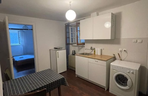 Dorcol Apartment | Simple and Quiet flat in the City Center