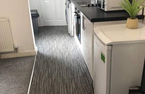 Stoke-on-Trent Apartment | Simple and sweet, Flat on Lewis Street (1 BR)