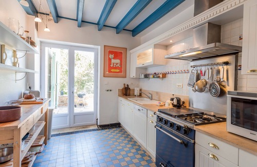Puy-l'Eveque House | Simple authentic country house with private pool