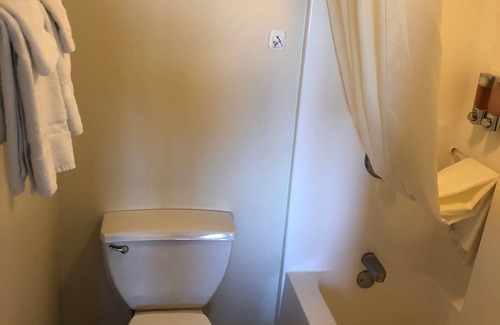 Shelbina Hotel | Simple Rewards Inn Shelbina