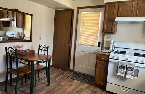 Youngstown House | "Simple Stay" Conveniently located to everything!