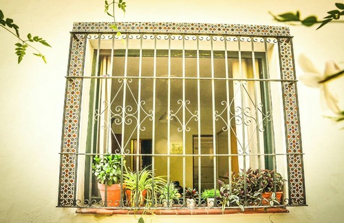 Elcano-Los Bermejales Apartment | Simple studio in residential area. Very quiet