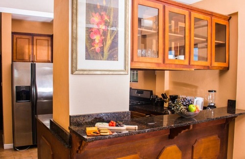 Marisule House | Simply Heavenly! Large Self Catered Apartments With Huge Pool - Apartment With Pool View