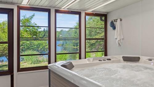 Long Pond House | Simply Shores by AvantStay Private Beach Dock Lake Overlook
