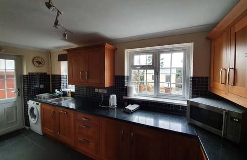 Swindon House | Simply Spacious house for up to 10
