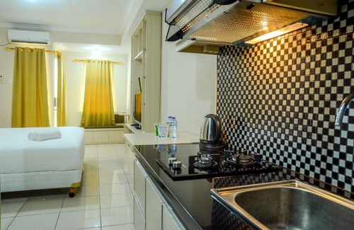 Panunggangan Utara Apartment | Simply Studio Room at Grand Serpong Apartment By Travelio