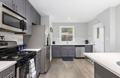 Forest Heights Bed & Breakfast | Single Family Home Near MGM/DC/CnvCtr/VA