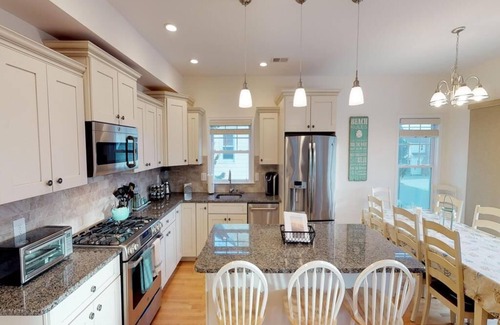 Ship Bottom House | Single family. Ship Bottom. WIFI. Beach Badges. Decks. Air Conditioning.