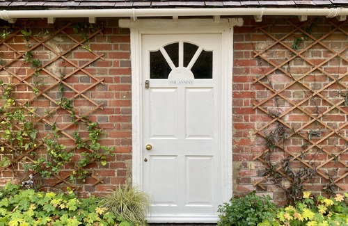 Winterbourne Earls Cottage | Single floor, self-catering Annexe next to main house, with parking.