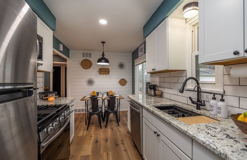 Cleveland House | Single level, close to airport, WiFi, pet friendly
