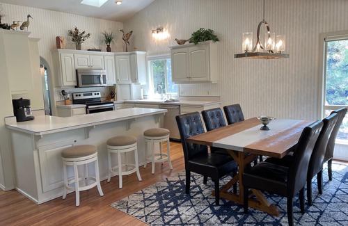 Deer Park House | Single Level Comfy Sunriver Home With Open Floor Plan & Close To Ft Rock Park
