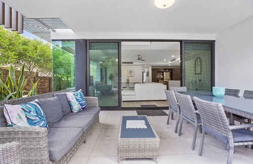 Peregian Beach Apartment | Single level south Peregian apartment with pool & wifi.