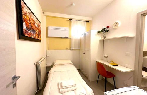 San Lazzaro di Savena House | Single room with private bathroom