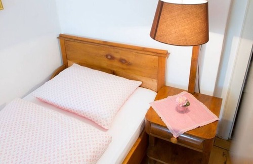 Attersee Bed & Breakfast | Single Room 2 - Haus Berndt
