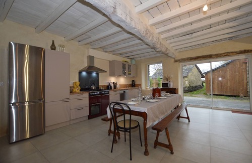 Servon-sur-Vilaine Bed & Breakfast | Single room in Gîte, kitchen and living room.