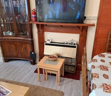 Seven Kings House | Single Room- Goodmays Train station- London