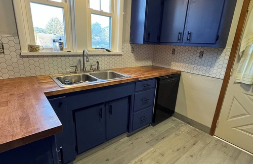 Aliquippa House | Single room rental access to airport, Shell plant , and Beaver Power planet.