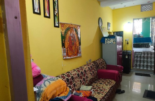 Puri House | single room with attach bathroom ,kitchen ,air condition,free wifi .travel serv.