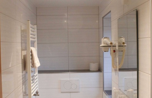 Hann. Muenden Apartment | Single room with shower /toilet, incl. Breakfast - Landgasthaus zum Krug