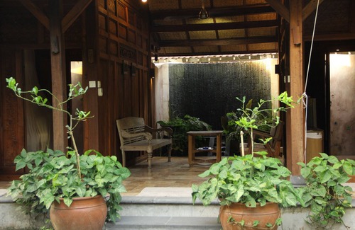 Timbulharjo House | Single Room, with shared dipping pool, in an Antique Bungalow