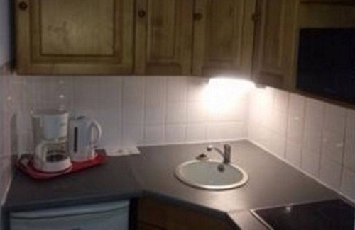 Besse-et-Saint-Anastaise Apartment | Single storey apartment, near lake, 1200m.