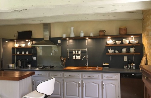 Salignac-Eyvignes House | Single storey longère covered with slabs in BLACK PERIGORD.