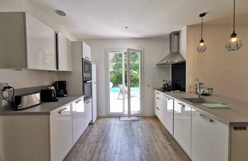 Grignan House | Single-storey villa with garden and private pool