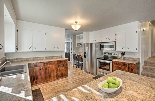 Sioux Center House | Sioux Center Split-Level Home w/Game Room!