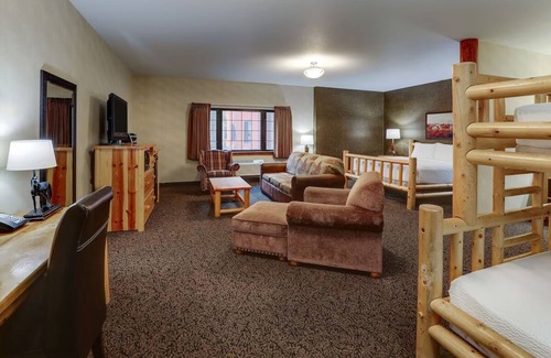 Sioux City Hotel | Sioux City Adventures Await: Convenient Downtown Lodging | 2 Units