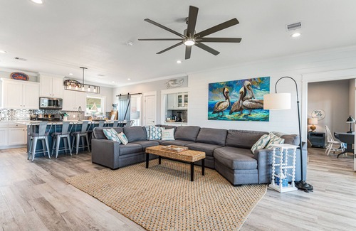 Port Bolivar House | Sip 'N Sea - Built w/All the Amenities & just a 3 minute walk to beach!