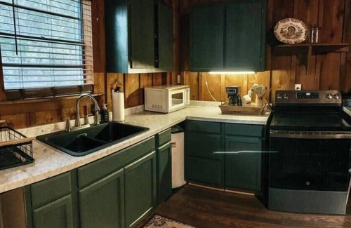 Saratoga House | Sissy’s Cabin on Sunset Dr.
