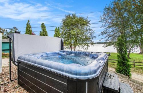 Sister Lakes House | Sister Lakes Retreat Sleeps 17 Scenic View Hot Tub