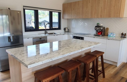 Cooks Beach House | SIT BACK AND RELAX BY THE ESTUARY. Pet and Family Friendly!