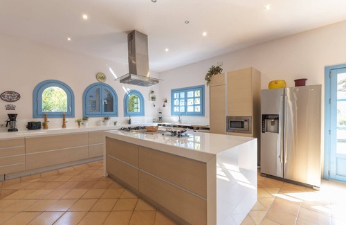Olivella House | Sitges Hills house for families and groups.